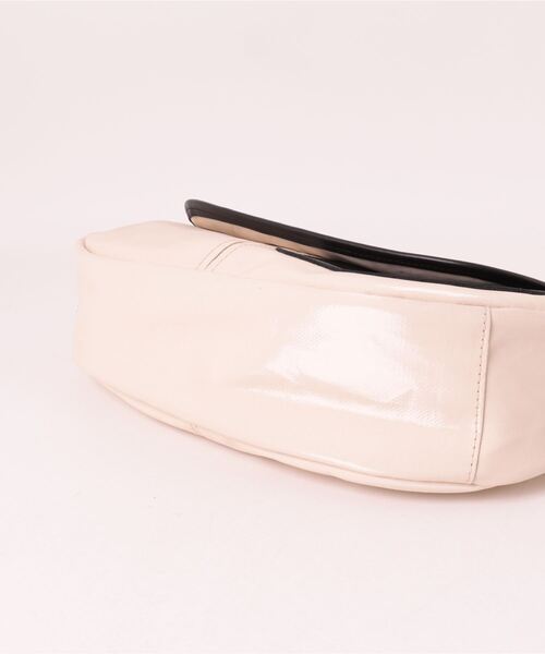 Jack Gomme（ジャックゴム）の「【JACK GOMME/ジャックゴム】ショルダーバッグ　メッセンジャーバッグ GABY（ショルダーバッグ・レディース・アイボリー/ネイビー・FREE）」の4枚目の写真