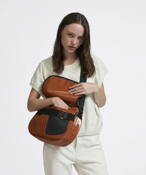 Jack Gomme（ジャックゴム）の「【JACK GOMME/ジャックゴム】ショルダーバッグ　メッセンジャーバッグ GABY（ショルダーバッグ・レディース・アイボリー/ネイビー・FREE）」の8枚目の写真