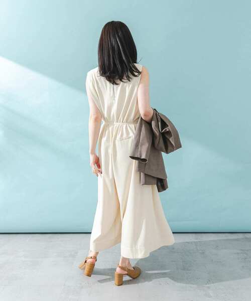 URBAN RESEARCH ROSSO WOMEN(アーバンリサーチ ロッソ)の「撥水Vネックオールインワン(つなぎ/オールインワン・レディース・ブラック/ホワイト系その他・FREE)」の12枚目の写真