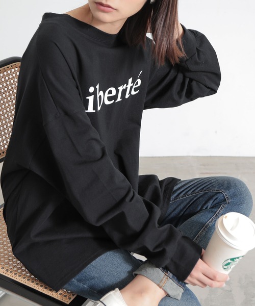 and it_(アンドイット)の「ロゴロングスリーブゆるカットソー(Tシャツ/カットソー・レディース・ホワイト×レッド/ホワイト×ブラック/ブラック・M)」の3枚目の写真
