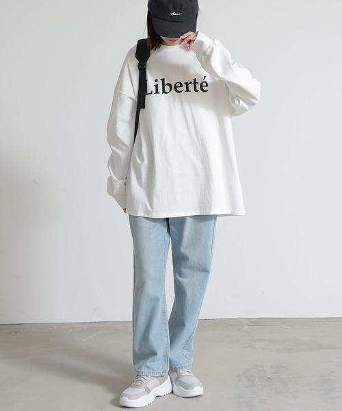 and it_(アンドイット)の「ロゴロングスリーブゆるカットソー(Tシャツ/カットソー・レディース・ホワイト×レッド/ホワイト×ブラック/ブラック・M)」の4枚目の写真
