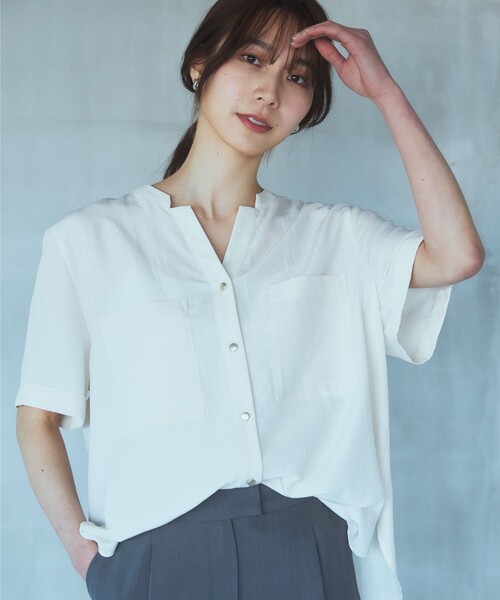 THE SHOP TK （ザ ショップ ティーケー ）の「◆【魅せる体型カバー服】Wポケット6分袖シャツ/洗える（シャツ/ブラウス・レディース・ライトグレー/オフホワイト/カーキ/ネイビー/サックスブルー/スミクロ/ベージュ・13/12）」の18枚目の写真