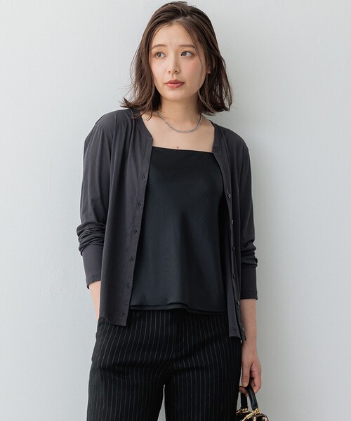 23区(ニジュウサンク)の「【SLOW/一部店舗限定】シアーツイストシングルジャージー カーディガン(Tシャツ/カットソー・レディース・ブラック系/グレー系/ベージュ系/ローズ系・40/38)」の3枚目の写真