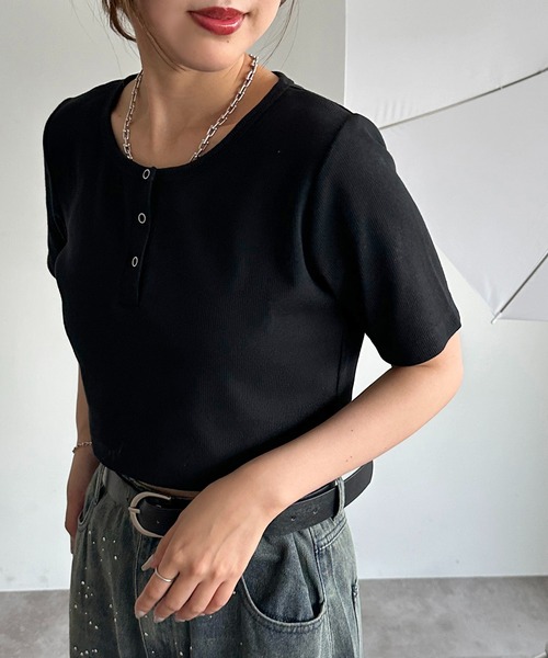 apres jour mignon（アプレジュールミニョン）の「丈アソートヘンリー半袖トップス【ZOZOTOWN限定アイテム】（Tシャツ/カットソー・レディース・ブルー/ナチュラル/杢グレー/ブラック系その他/レッド系その他/レッド/アイボリー/ブラック系その他2/グレー系その他/ブラック・フリー/X-LARGE）」の4枚目の写真