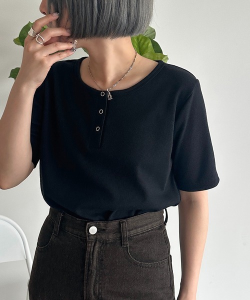 apres jour mignon（アプレジュールミニョン）の「丈アソートヘンリー半袖トップス【ZOZOTOWN限定アイテム】（Tシャツ/カットソー・レディース・ブルー/ナチュラル/杢グレー/ブラック系その他/レッド系その他/レッド/アイボリー/ブラック系その他2/グレー系その他/ブラック・フリー/X-LARGE）」の3枚目の写真