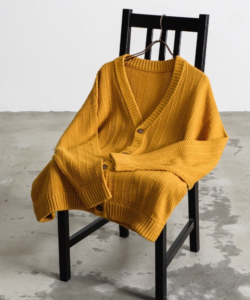 Revo.（レボ）の「Revo. ジオメストライプ ルーズカーディガン（カーディガン/ボレロ・メンズ・グレー/ブラック/カーキ/マスタード/ブルー・2/1）」の5枚目の写真