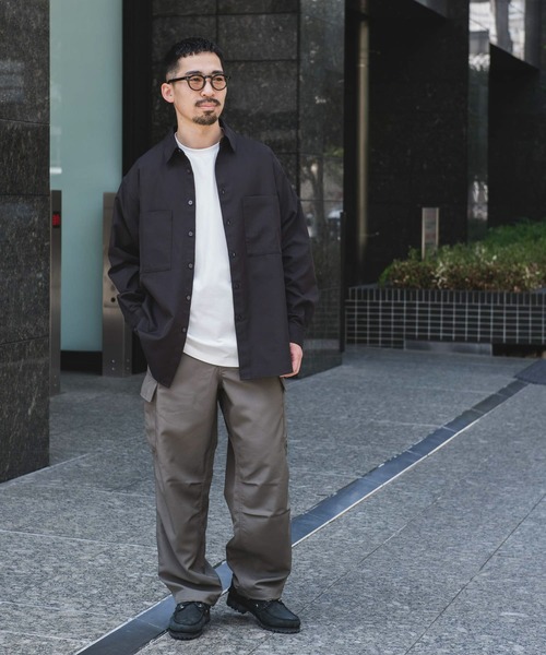 URBAN RESEARCH DOORS（アーバンリサーチドアーズ）の「『吸水速乾』セオアルファウールライクレギュラーカラーシャツ（シャツ/ブラウス・メンズ・グレー/ダークブラウン・MEDIUM/LARGE）」の4枚目の写真