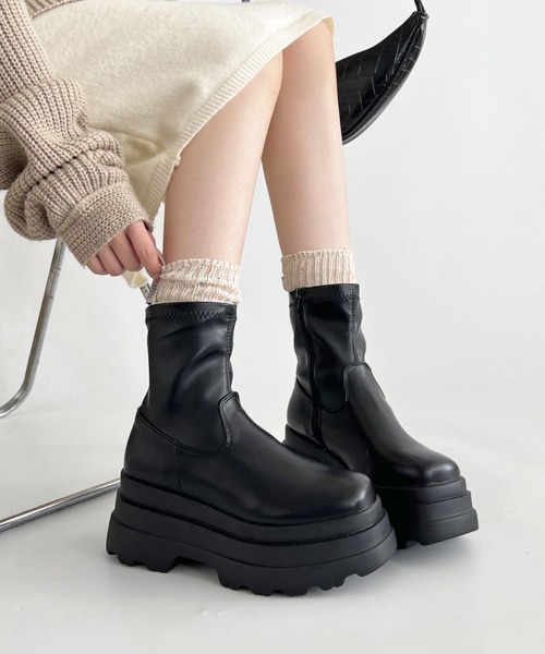 Shoes in Closet（シューズインクローゼット）の「厚底 トリプルソール ストレッチ フィット ショートブーツ 2896（ブーツ・レディース・ブラック/ダークブラウン・LL/L/M/S）」の4枚目の写真