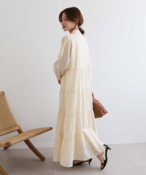 le.coeur blanc（ルクールブラン）の「Fanaka ラメストライプ刺繍ワンピース（ワンピース・レディース・ホワイト系その他2・38）」の6枚目の写真