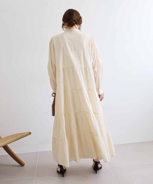 le.coeur blanc（ルクールブラン）の「Fanaka ラメストライプ刺繍ワンピース（ワンピース・レディース・ホワイト系その他2・38）」の7枚目の写真