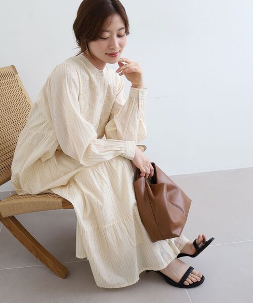 le.coeur blanc（ルクールブラン）の「Fanaka ラメストライプ刺繍ワンピース（ワンピース・レディース・ホワイト系その他2・38）」の8枚目の写真