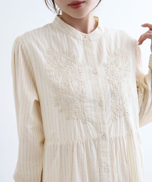 le.coeur blanc（ルクールブラン）の「Fanaka ラメストライプ刺繍ワンピース（ワンピース・レディース・ホワイト系その他2・38）」の10枚目の写真