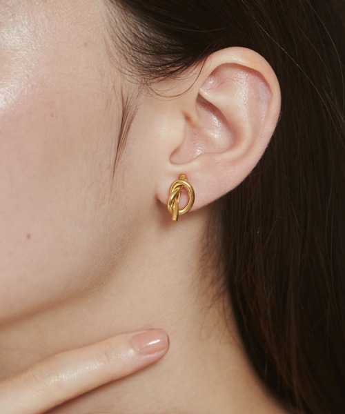 ciite' surgical stainless（シーテサージカルステンレス）の「【 金属アレルギー対応 】 ノット イヤリング サージカルステンレス   (両耳用)（イヤリング・レディース・シルバー/ゴールド・FREE）」の2枚目の写真