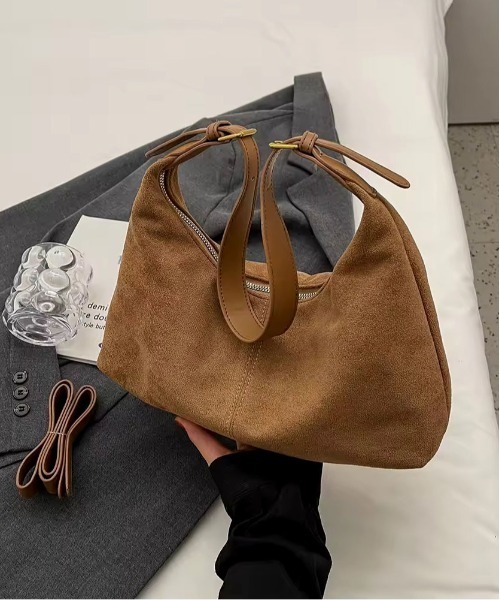 ammy.（エイミードット）の「【 ammy. / エイミードット 】 スエード調 ２Way ショルダーバッグ（ショルダーバッグ・レディース・ブラック/ブラウン/ベージュ/ライトブラウン・FREE）」の3枚目の写真