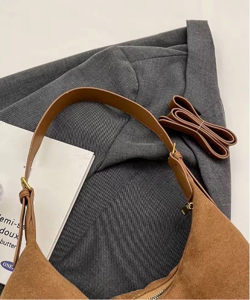 ammy.（エイミードット）の「【 ammy. / エイミードット 】 スエード調 ２Way ショルダーバッグ（ショルダーバッグ・レディース・ブラック/ブラウン/ベージュ/ライトブラウン・FREE）」の11枚目の写真