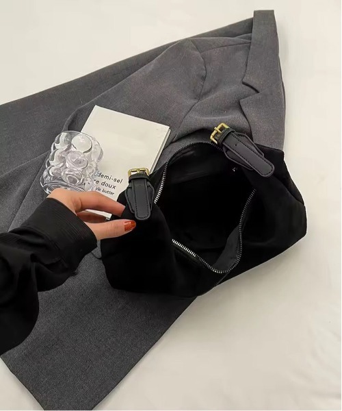 正規品 韓国大人気 アリー エイミーバッグ Mサイズ AMY BAG ☆THE ALLY☆送料込☆韓国☆大人気☆正規品☆バッグ☆CLAIR BAG