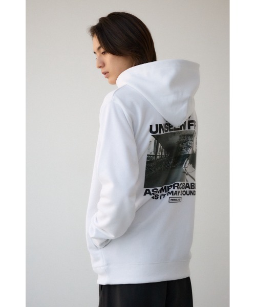 AZUL by moussy(アズールバイマウジー)の「バックフォトフーディー(パーカー・レディース・ブラック/杢グレー/ホワイト/ピンク・MEDIUM/LARGE)」の5枚目の写真