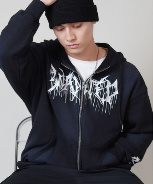 SPINNS(スピンズ)の「ストリート&グランジ/裏毛フルジップパーカー/ヴィンテージライクペイント刺繍ロゴ/袖プリント(パーカー・メンズ・ブラウン/ピンク/ブラック/オフホワイト・ONESIZE)」の16枚目の写真
