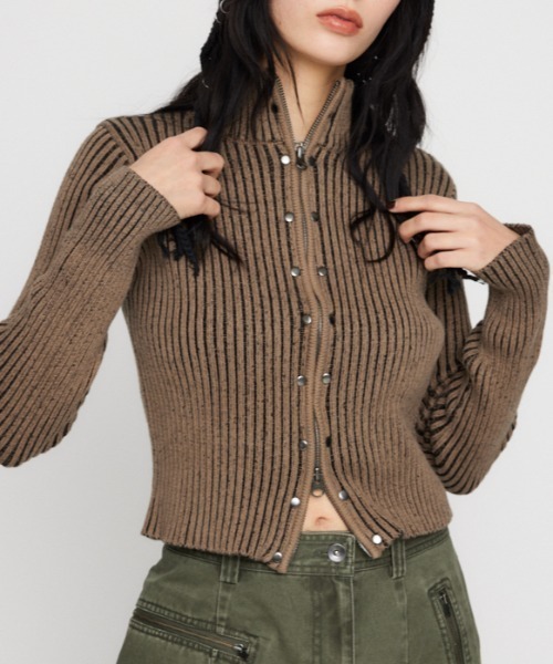 LAGUA GEM(ラグアジェム)の「STUDS ZIP KNIT トップス(ニット/セーター・レディース・ベージュ/グレー/カーキ・FREE)」の3枚目の写真