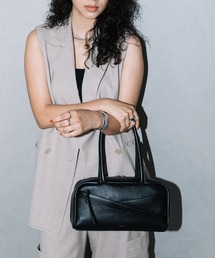 Beau're（ヴュレ）の「BEAURE ヴュレ カウレザー スラントポケット ボストン（ボストンバッグ）」