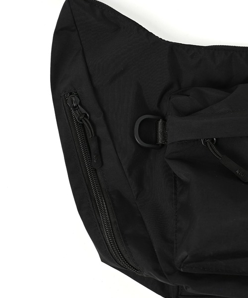 KiU（キウ）の「キウ ダブルポケット多機能ショルダーバッグ(6L）（ショルダーバッグ・メンズ・ブラック/カーキ/ベージュ・FREE）」の11枚目の写真