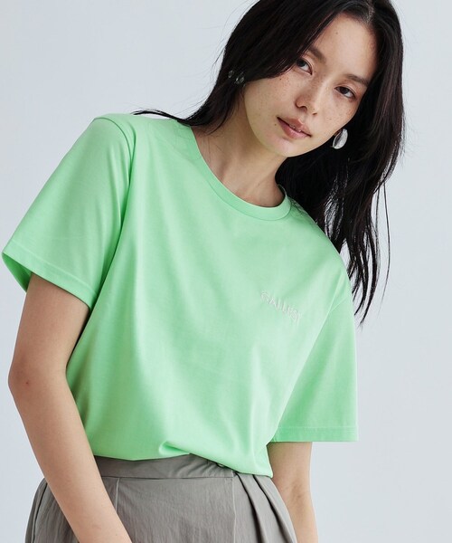 GALLEST（ギャレスト）の「クロップド丈ロゴTシャツ（Tシャツ/カットソー・レディース・ブラウン系その他/グリーン系/ホワイト/ブラック・38）」の4枚目の写真