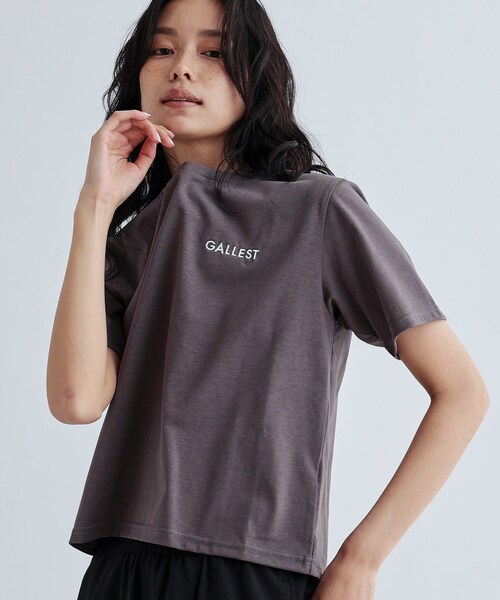 GALLEST（ギャレスト）の「クロップド丈ロゴTシャツ（Tシャツ/カットソー・レディース・ブラウン系その他/グリーン系/ホワイト/ブラック・38）」の3枚目の写真