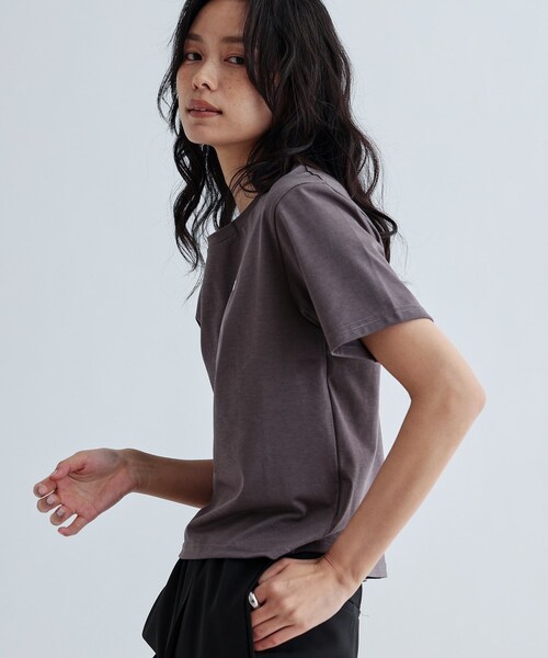 GALLEST（ギャレスト）の「クロップド丈ロゴTシャツ（Tシャツ/カットソー・レディース・ブラウン系その他/グリーン系/ホワイト/ブラック・38）」の13枚目の写真