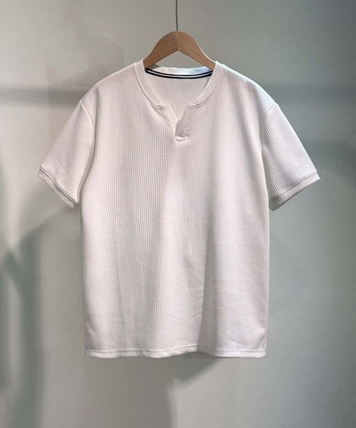 aimoha(アイモハ)の「aimoha MEN リラックススリットネックT (SS)(Tシャツ/カットソー・メンズ・ブラック/ホワイト/ワインレッド・LARGE/X-LARGE/XX-LARGE/XXX-LARGE)」の2枚目の写真