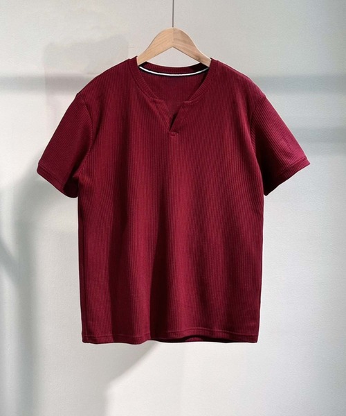 aimoha(アイモハ)の「aimoha MEN リラックススリットネックT (SS)(Tシャツ/カットソー・メンズ・ブラック/ホワイト/ワインレッド・LARGE/X-LARGE/XX-LARGE/XXX-LARGE)」の3枚目の写真