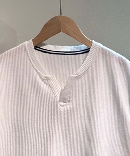 aimoha(アイモハ)の「aimoha MEN リラックススリットネックT (SS)(Tシャツ/カットソー・メンズ・ブラック/ホワイト/ワインレッド・LARGE/X-LARGE/XX-LARGE/XXX-LARGE)」の4枚目の写真