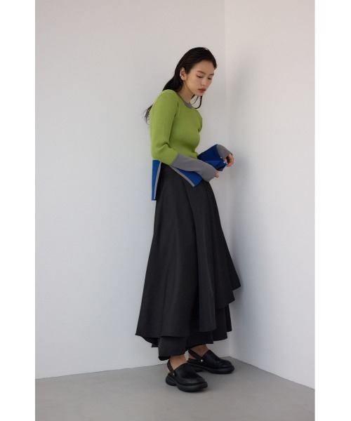 PLUS(プラス)の「【PLUS】タックドレープワイドパンツ(スカート・レディース・カーキ/ブラック・MEDIUM/SMALL)」の4枚目の写真
