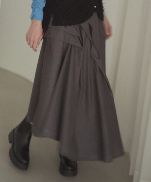 Muel Chic(ミュエルシック)の「Kelsey soft denim skirt ケルシーソフトデニムスカート(スカート・レディース・ライトインディゴブルー/ダークインディゴブルー/ブラック・FREE)」の2枚目の写真
