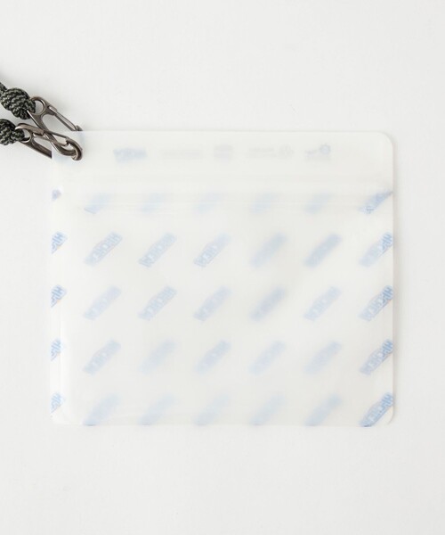 PAKE（パケ）の「【別注】＜ハイチュウ×pake×GLR＞ストラップ付き ジップ バッグ（ポーチ・メンズ・ホワイト・FREE）」の5枚目の写真