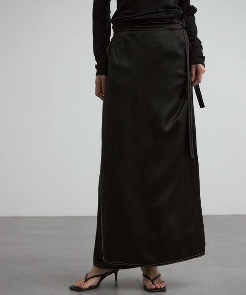 CREDONA(クレドナ)の「ACETATE STITCH SKIRT/アセテートステッチスカート(スカート・レディース・オフホワイト/ブラック・FREE)」の2枚目の写真