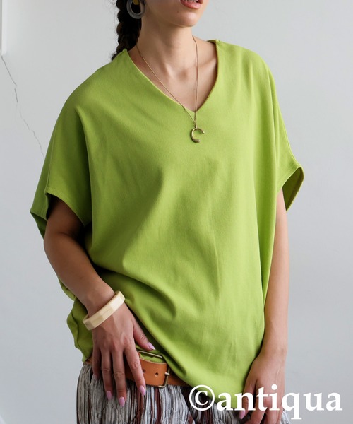 antiqua(アンティカ)の「2タイプ シュッと美 トップス(Tシャツ/カットソー・レディース・ライム/グレー/アイボリー/ブラック系その他/ブラウン系その他/グレイッシュベージュ/ブルー/レッド・B/V)」の7枚目の写真