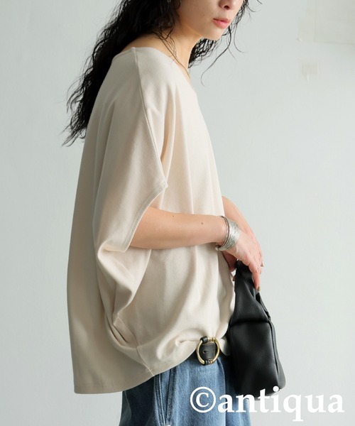 antiqua(アンティカ)の「2タイプ シュッと美 トップス(Tシャツ/カットソー・レディース・ライム/グレー/アイボリー/ブラック系その他/ブラウン系その他/グレイッシュベージュ/ブルー/レッド・B/V)」の11枚目の写真