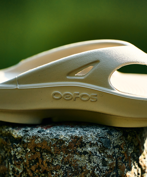 OOFOS（ウーフォス）の「OOFOS / ウーフォス OOriginal（サンダル・メンズ・チャコールグレー/ブラック/ベージュ・28cm/27cm/26cm/25cm）」の9枚目の写真