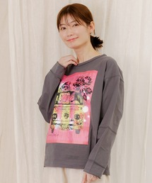 751003:世界を旅するクマとフラミンゴ柄ロングスリーブTシャツ
