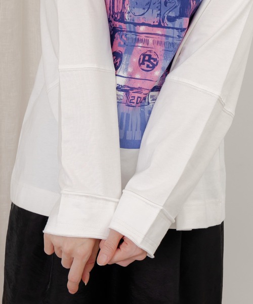 ScoLar(スカラー)の「751003:世界を旅するクマとフラミンゴ柄ロングスリーブTシャツ(Tシャツ/カットソー・レディース・オフホワイト/チャコールグレー・M)」の9枚目の写真