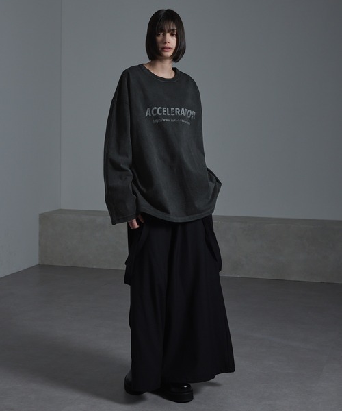 cussil(クシル)の「【cussil/クシル】ルーズシルエットガーメントダイショルダーラインプリントロンT(Tシャツ/カットソー・メンズ・ブラック・M/S/L)」の2枚目の写真