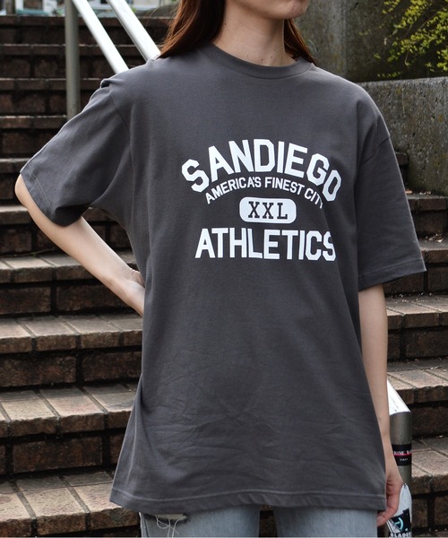 spiritoso(スピリトーゾ)の「【spiritoso】カレッジプリントTシャツ(SANDIEGO)(CP)(Tシャツ/カットソー・レディース・チャコール/ホワイト系2/ネイビー/ホワイト系1・L/M)」の18枚目の写真