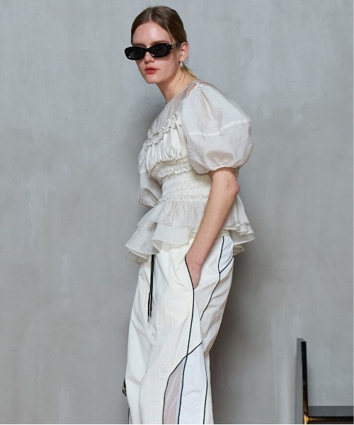 MAISON SPECIAL（メゾンスペシャル）の「2way Sleeve Ruffle Blouse/2WAYスリーブフリルブラウス【MAISON SPECIAL/メゾンスペシャル】（シャツ/ブラウス・レディース・ブラック/ホワイト・FREE）」の7枚目の写真