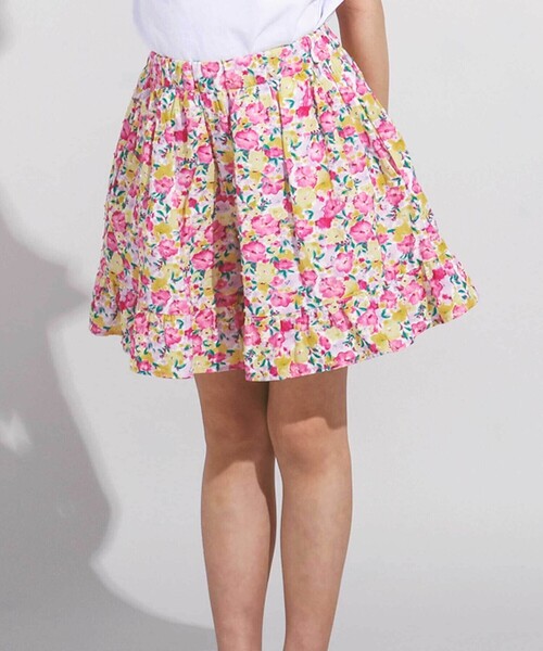 BeBe(ベベ)の「【お揃い】フルールドゥジョワプリントフリルキュロットパンツ(90~150cm)(その他パンツ・キッズ・ピンク系その他・110cm/120cm/130cm/140cm/150cm)」の1枚目の写真