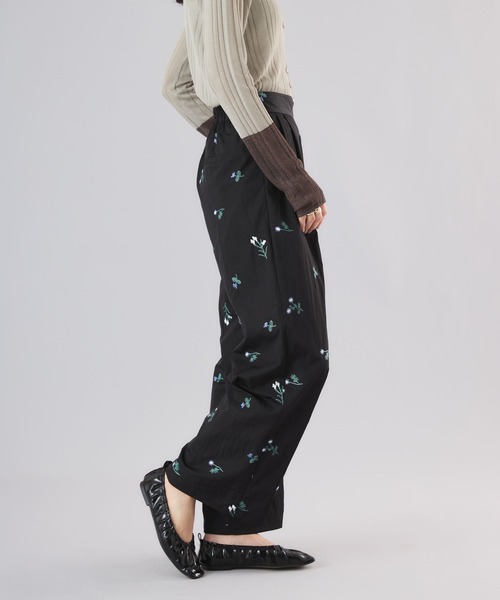 Muscat（マスカット）の「フラワーエンブロイダリーツータックワイドパンツ（その他パンツ・レディース・ブラック/サンドベージュ・F）」の16枚目の写真