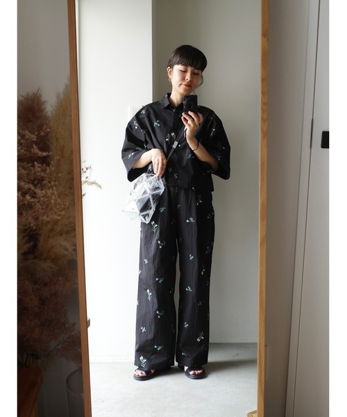 Muscat（マスカット）の「フラワーエンブロイダリーツータックワイドパンツ（その他パンツ・レディース・ブラック/サンドベージュ・F）」の22枚目の写真