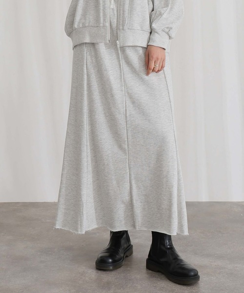 ElegChic（エレグシック）の「ミニ裏毛裾切りっぱなしフレアスカート（スカート・レディース・ブラック/ライトベージュ/ライトグレー/グレー系1/チャコール・M/XL/4L）」の3枚目の写真