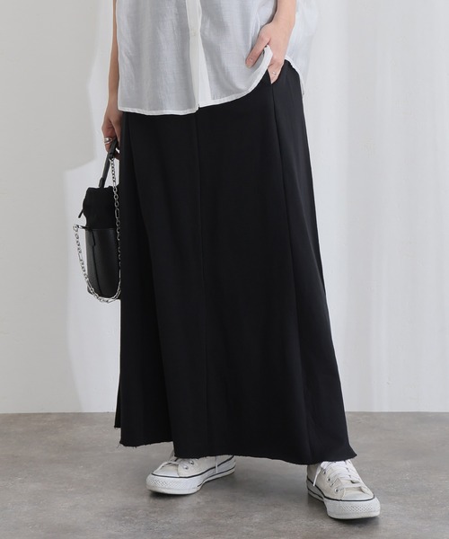 ElegChic（エレグシック）の「ミニ裏毛裾切りっぱなしフレアスカート（スカート・レディース・ブラック/ライトベージュ/ライトグレー/グレー系1/チャコール・M/XL/4L）」の2枚目の写真