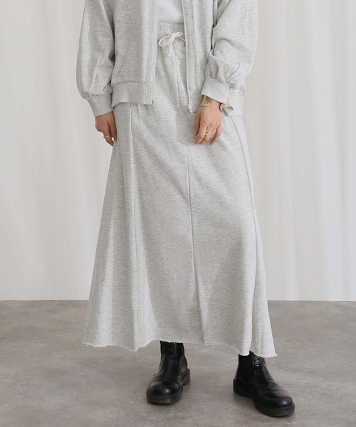 ElegChic（エレグシック）の「ミニ裏毛裾切りっぱなしフレアスカート（スカート・レディース・ブラック/ライトベージュ/ライトグレー/グレー系1/チャコール・M/XL/4L）」の11枚目の写真