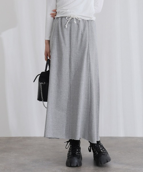 ElegChic（エレグシック）の「ミニ裏毛裾切りっぱなしフレアスカート（スカート・レディース・ブラック/ライトベージュ/ライトグレー/グレー系1/チャコール・M/XL/4L）」の22枚目の写真